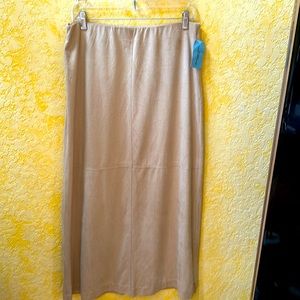 SUEDE-LIKE MAXI SKIRT but 100% Polyester. Elastic waistband. Size Large
